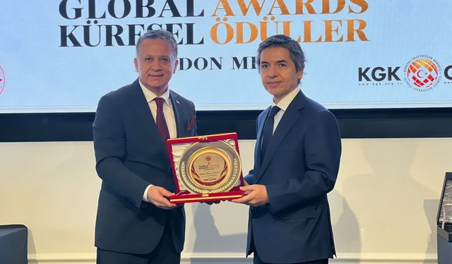 Londra’da KGK Buluşması: Gazeteciler Ödüllerini Aldı
