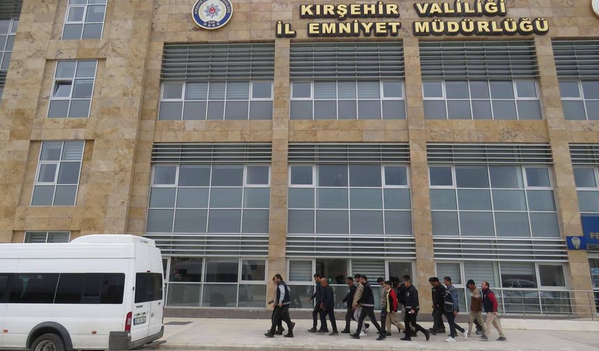 Kırşehir Polisi Düzensiz Göçmenlere Geçit Vermedi: 18 Düzensiz Göçmen Yakalandı