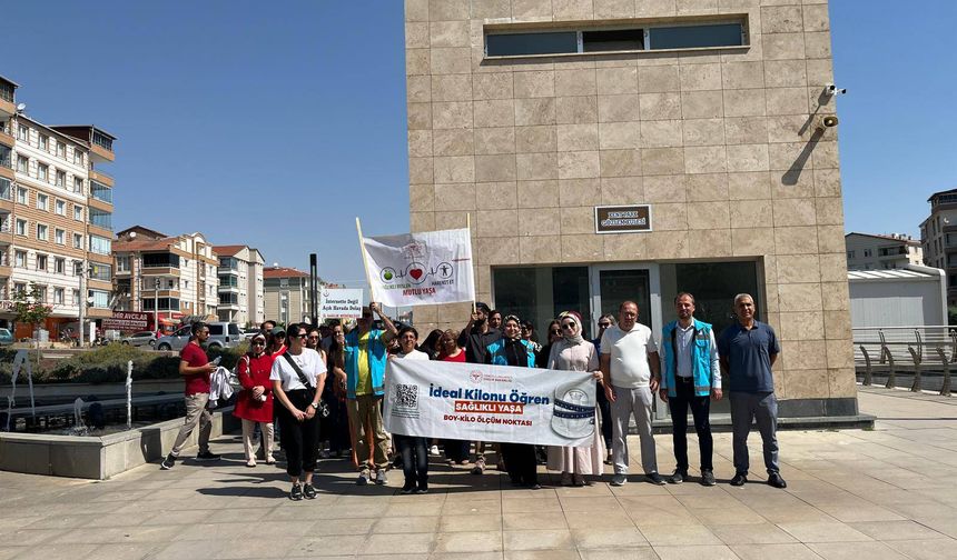 Kentpark’ta Sağlık İçin Yürüdüler: “İdeal Kilonu Öğren, Sağlıklı Yaşa”