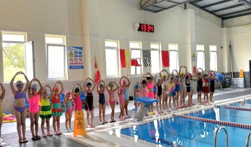 Mucur’da Yüzme Eğitimi Devam Ediyor