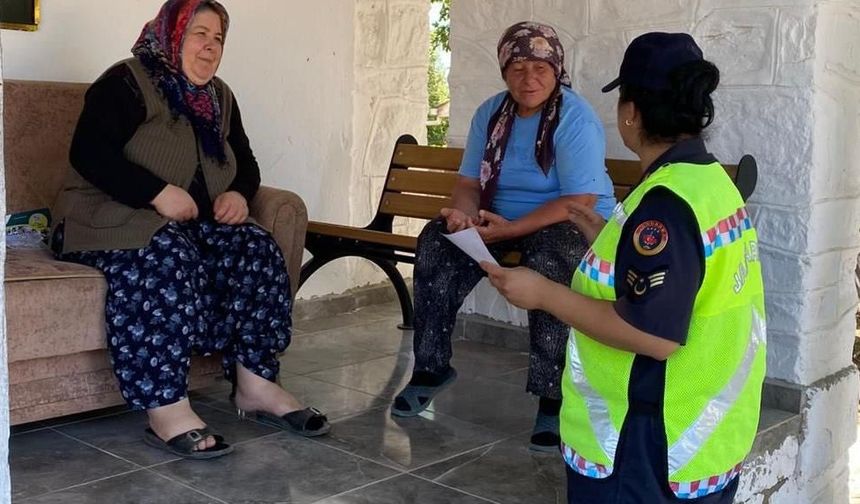 Kırşehir'de jandarma ekipleri 14 köyde dolandırıcılığa karşı bilgilendirmede bulundu