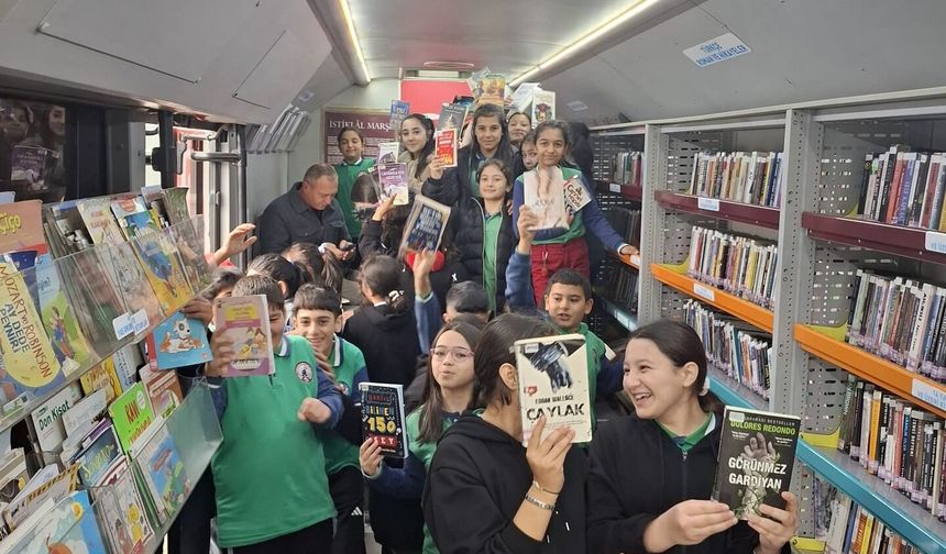 Öğrenciler, kitaplarla buluşmaya devam ediyor