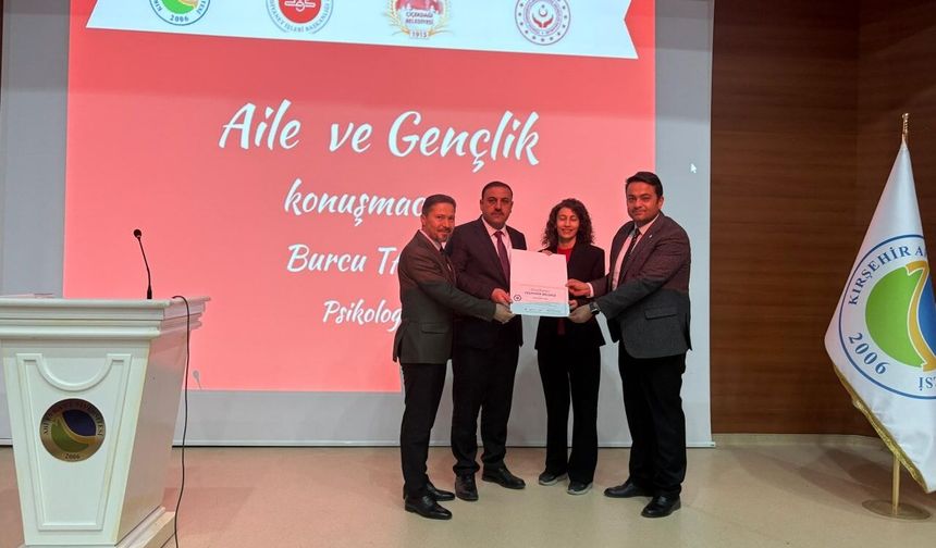 Çiçekdağı’nda Aile ve Gençlik Konuşuldu