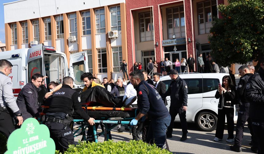 Boşanma duruşmasından çıktı, eşini sırtından bıçakladı