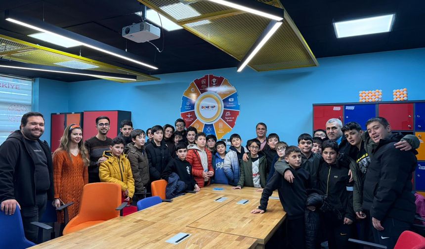 Kırşehirli Gençler Deneyap Atölyesinde Bilimle Buluştu
