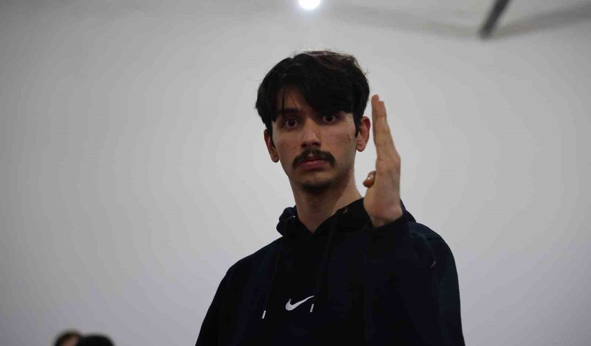 Engellerin aşıldığını para taekwondo Türkiye şampiyonu Furkan Kaan Ata gösterdi