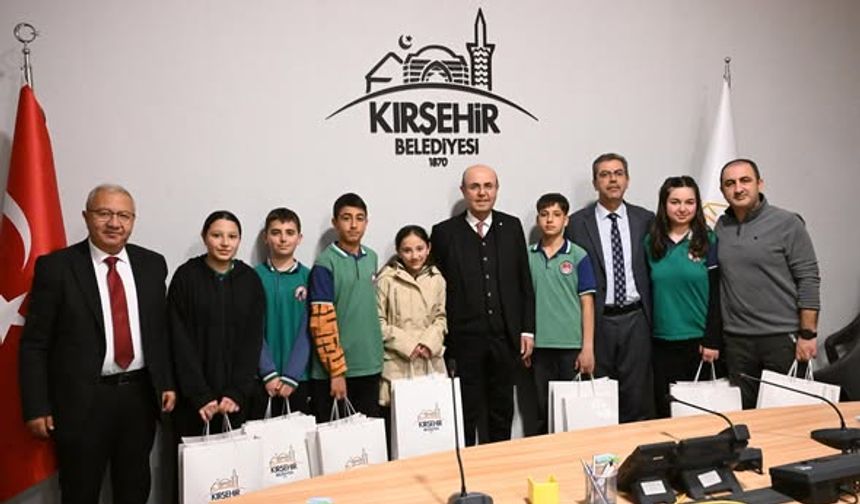 Sporcu Öğrencilerden Başkan’a Ziyaret