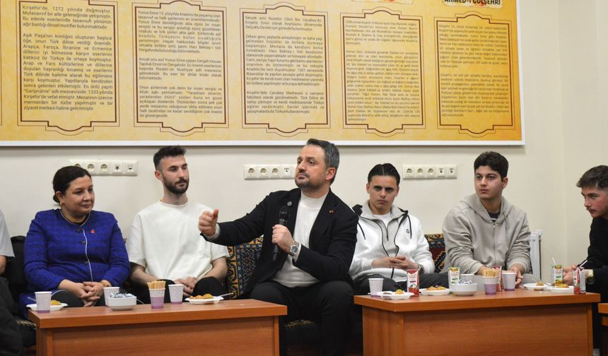 Bakan Yardımcısı Eminoğlu, Öğrencilerle Sahurda Buluştu