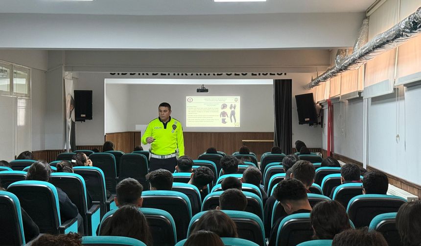 Kırşehir Emniyetinden Geleceğin Sürücülerine Trafik Dersi