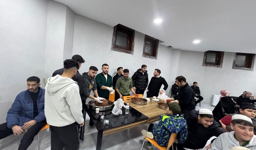 Gençler Çiğ Köfte İçin Yarıştı