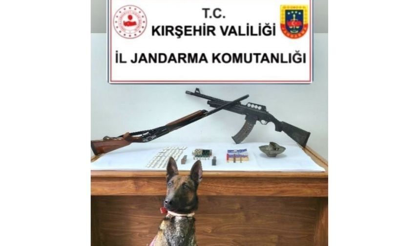 Ev ve İş Yerlerine Baskın! 182 Sentetik Hap Ele Geçirildi