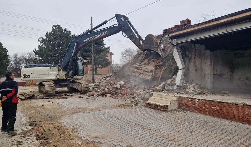 Eski Yapı Tarihe Karıştı