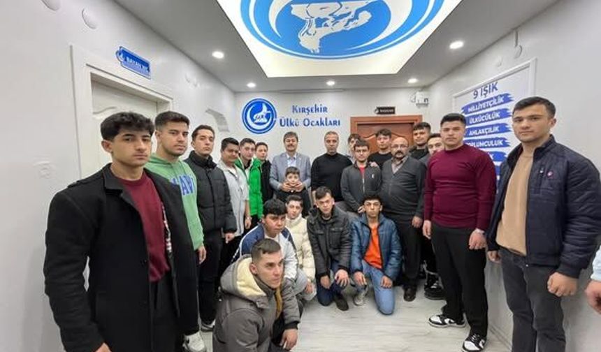 Erkan, Ülkü Ocakları Gençleriyle Buluştu