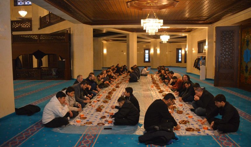 KAEÜ’de “Çanakkale İftarı” ve Söyleşi Düzenlendi