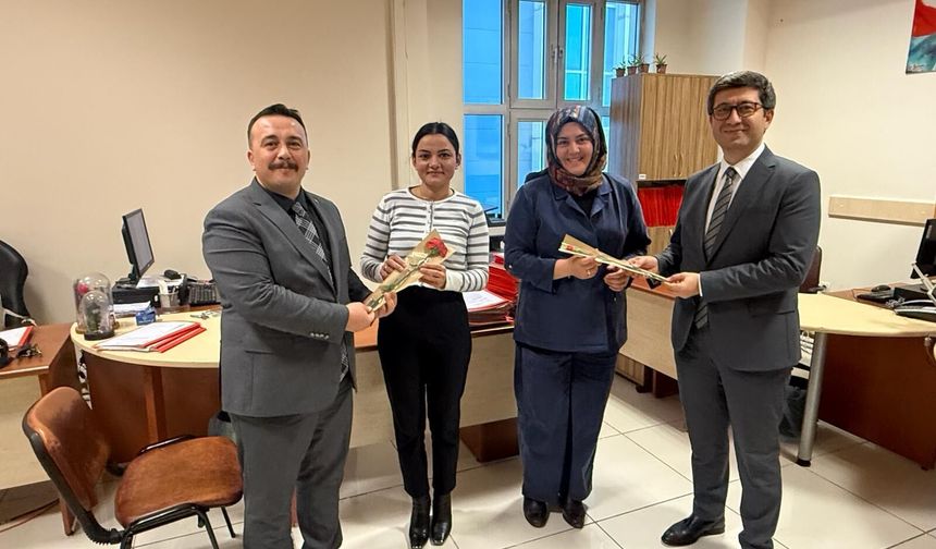 Başsavcı Ener’den Kadın Personele 8 Mart’ta Karanfil