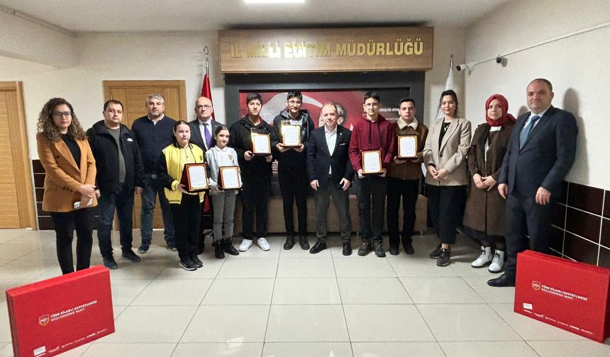 Kırşehir Eğitimde Fark Yarattı: Genç Tasarımcılar Ödülleri Topladı