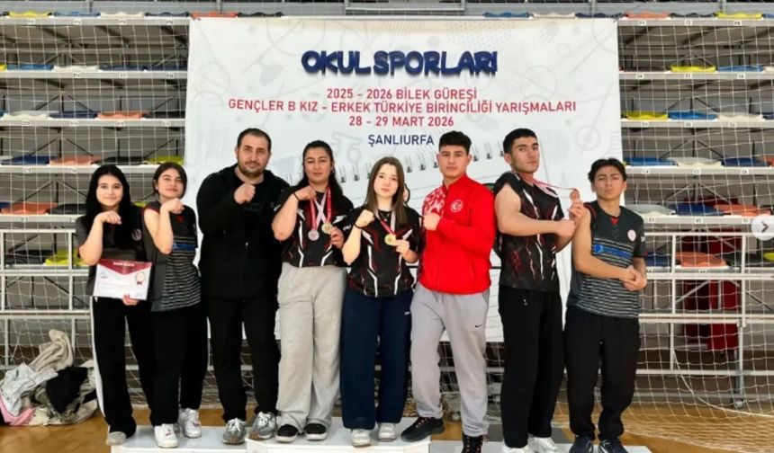 Kırşehirli Öğrencilerden Bilek Güreşinde Türkiye Başarısı