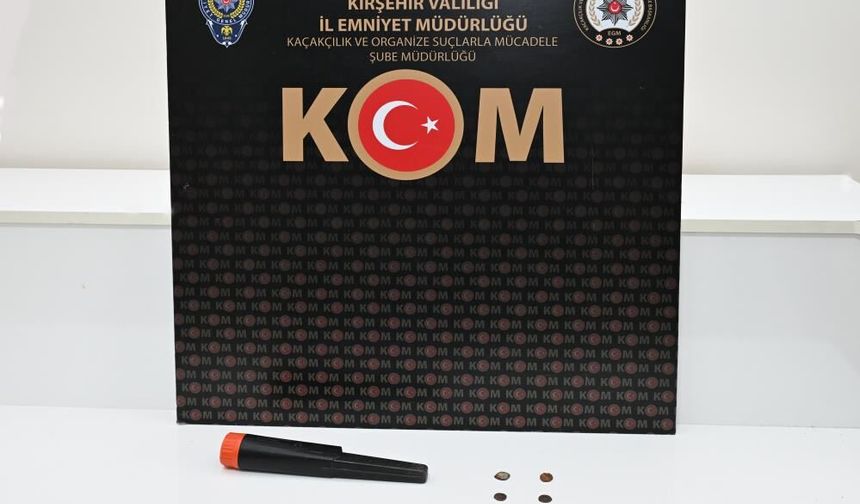 Kırşehir’de durdurulan araçtan sikke ve uyuşturucu çıktı