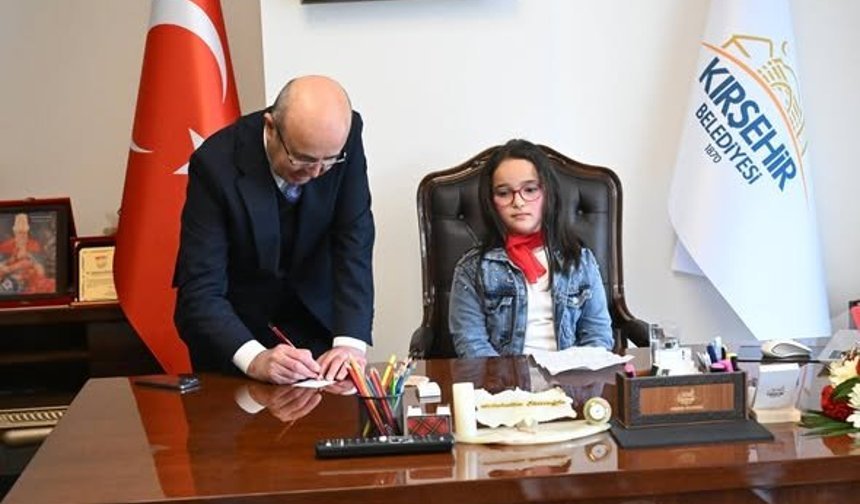 Kırşehir'de Minikler Başkanlık Makamına Oturdu