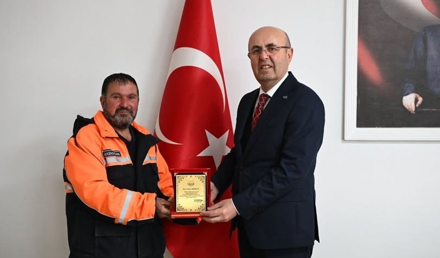 Kırşehir’de Örnek Davranış Takdir Topladı! Bulduğu Altını Sahibine Ulaştırdı