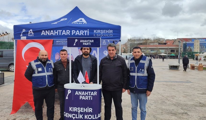 Yağmur Çamur Dinlemediler: Anahtar Parti Cacabey Meydanı’nda Sahada