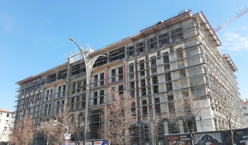 Yıllardır Bitmeyen Hükümet Konağı Yılan Hikayesine Döndü