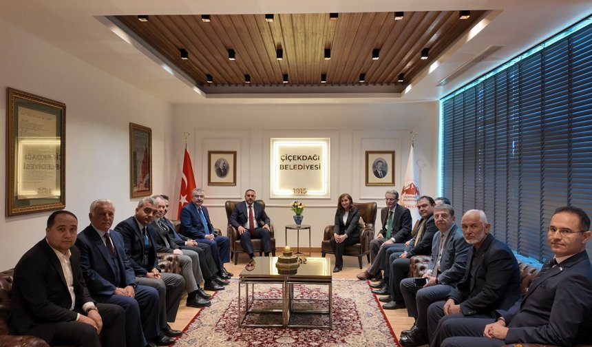 Çiçekdağı’nda Anadolu İrfanı Paneli: Cengiz Aytmatov’un Ruhu Gençlerle Buluştu