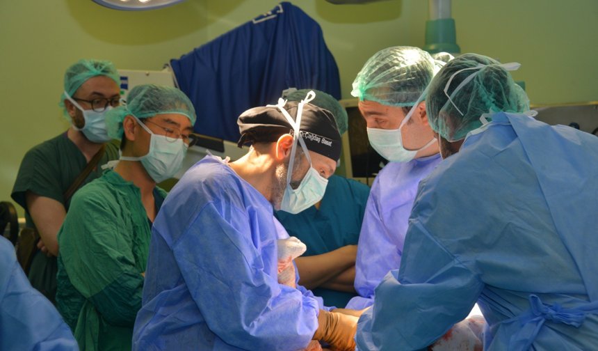 Güney Koreli Profesörler KAEÜ’de Cerrahi İş Birliği Gerçekleştirdi