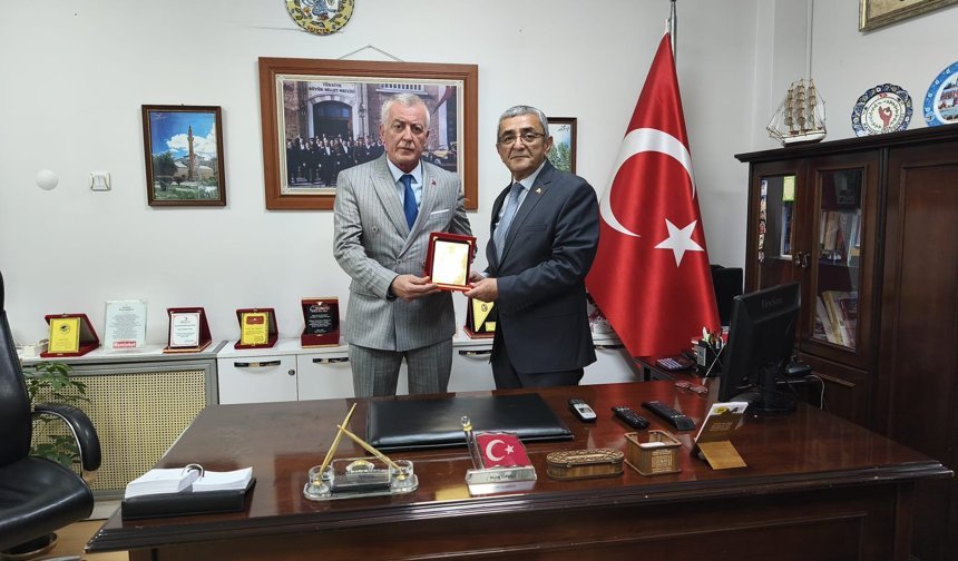 Müfit Göçen’den Murat Sürmeli’ye 49. Yıl Plaketi