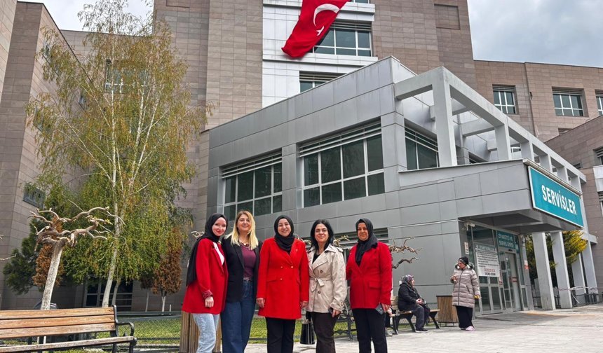 AK Parti Kadın Kolları Başkanı Fatma Yılmaz’dan Miniklere 23 Nisan Ziyareti