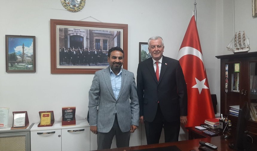 Servet Avkapan’dan Memleket Gazetesi’ne Kutlama Ziyareti