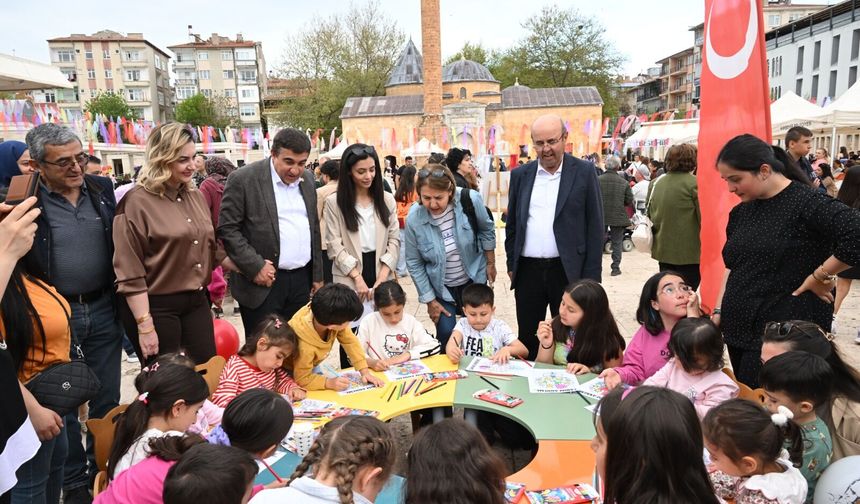 Kırşehir Belediyesi’nin Anneler Günü Programına Yoğun İlgi