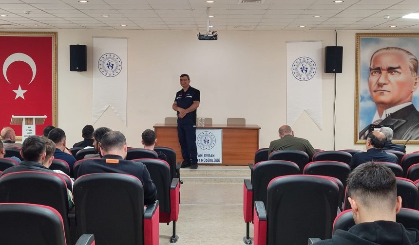 Yurt Öğrencilerine Hayati Eğitim: Afet Bilinci Anlatıldı