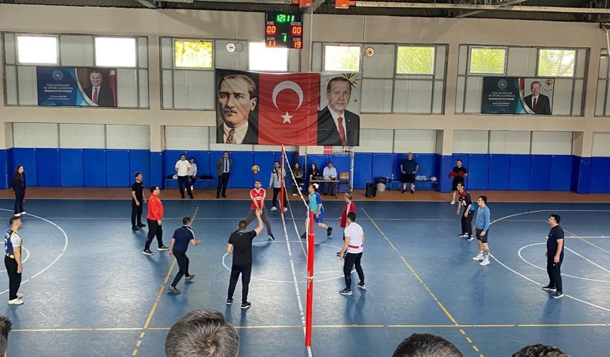 Boztepe’de Kurumlar Arası Voleybol Turnuvası Başladı