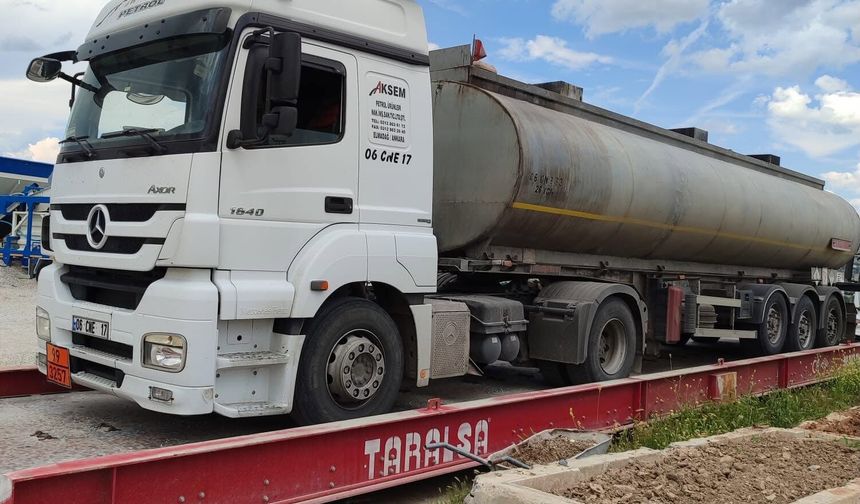 Özbağ'a 75 Ton Asfalt Hammaddesi Geldi