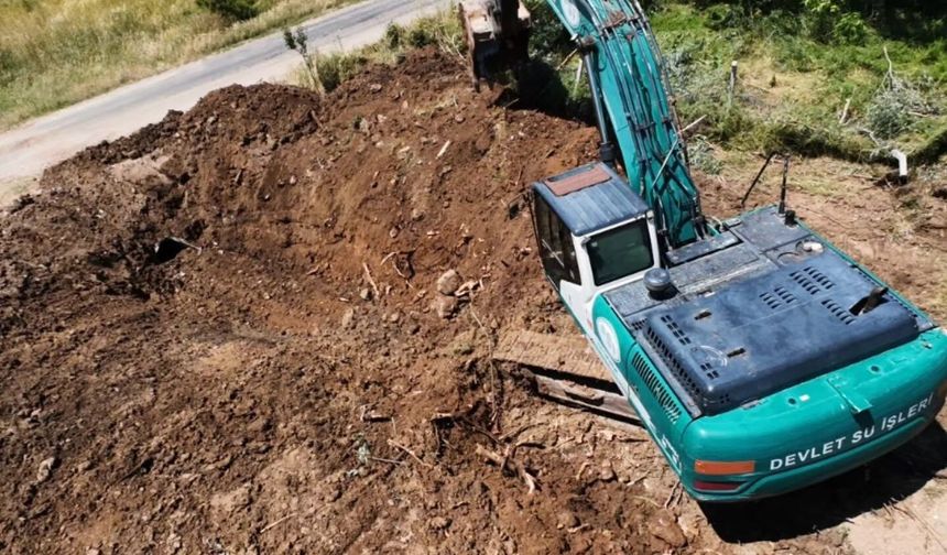DSİ'den Kaman Tatık Köyü'nde Dere Yatağı Temizliği