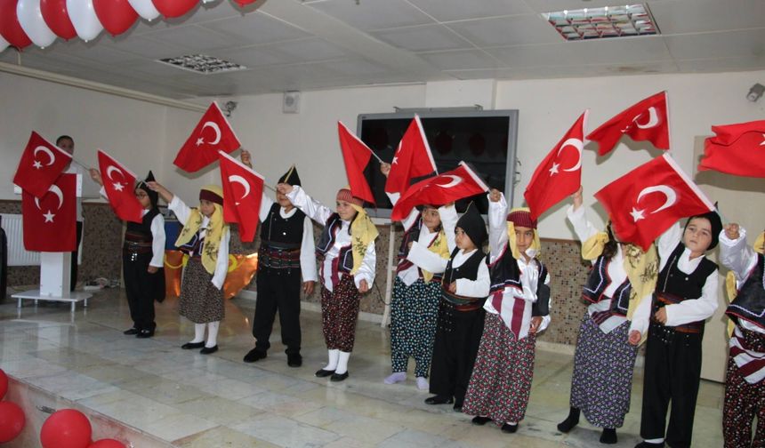 Akpınar’da Miniklerden Yıl Sonu Gösterisi