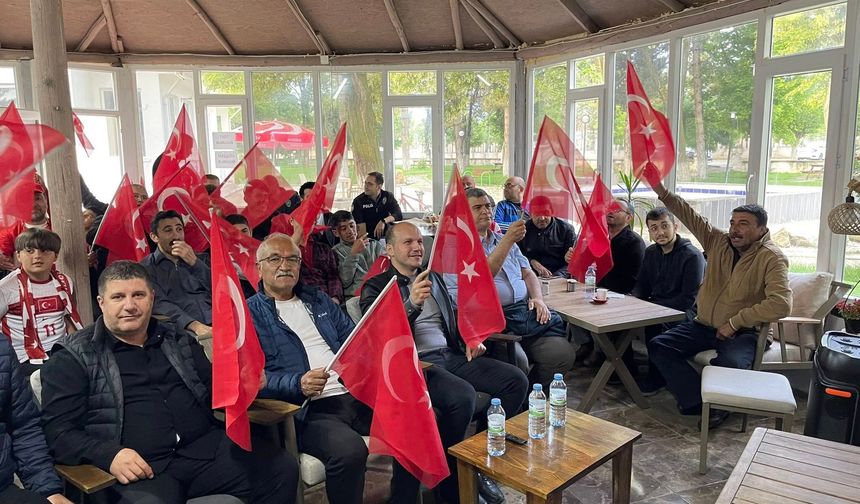 BOZTEPE'DE MİLLİ HEYECAN TEK YÜREK YAŞANDI