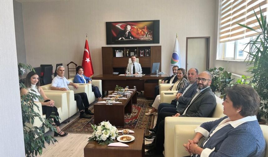 Fen-Edebiyat Fakültesi’nde Eski Dekanlar Bir Araya Geldi