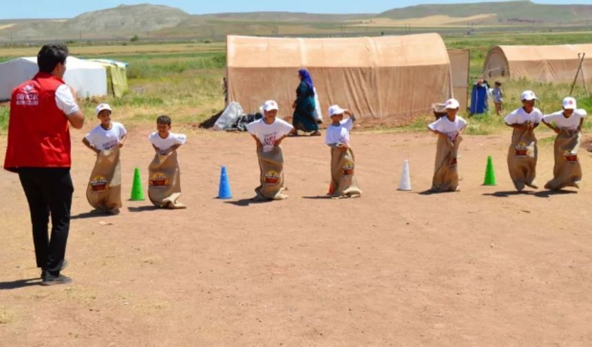 MEVSİMLİK TARIM İŞÇİLERİNİN ÇOCUKLARIYLA BİR ARAYA GELDİLER