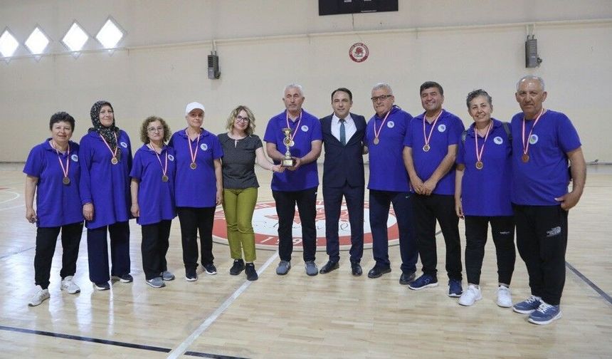Tazelenme Üniversitesi Öğrencileri Madalyalarla Döndü