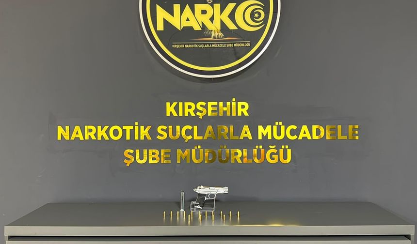Şüpheli araçtan tabanca ve mühimmat çıktı