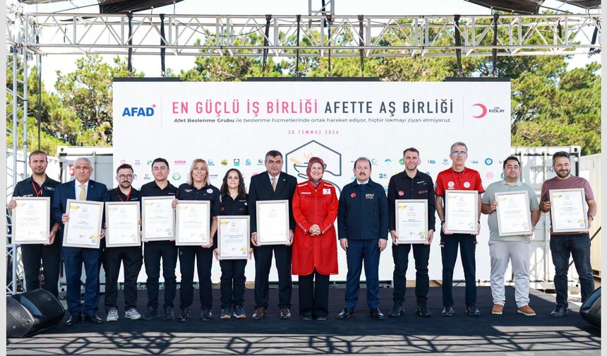 Belgeyi AFAD ve Kızılay Başkanı Verdi