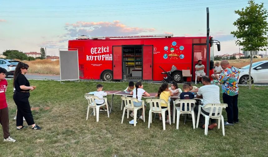 Gezici Kütüphane Bu Kez Bülent Ecevit Parkı'ndaydı