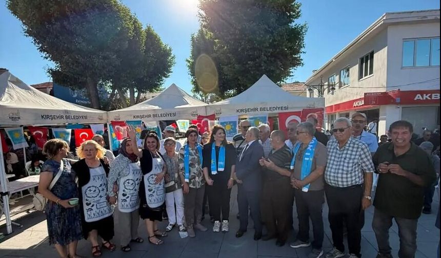 İYİ Parti Kırşehir Teşkilatından Vatandaşlara Aşure İkramı