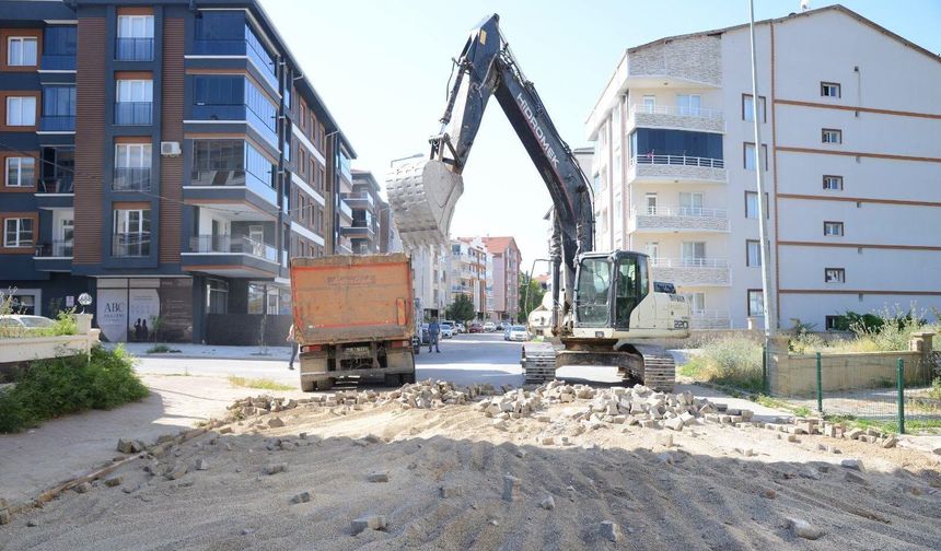 Kırşehir'de Yol Çalışmaları Hız Kesmeden Devam Ediyor