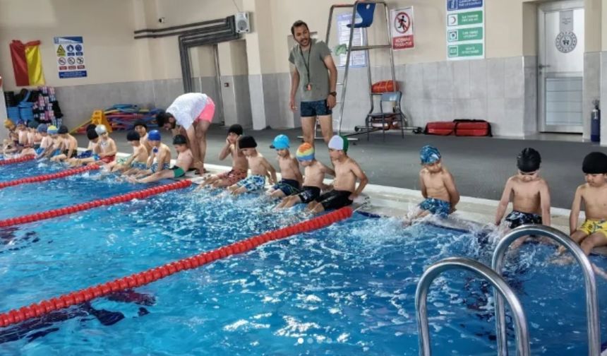 Kaman’da minik sporcular ilk kulaçlarını attı