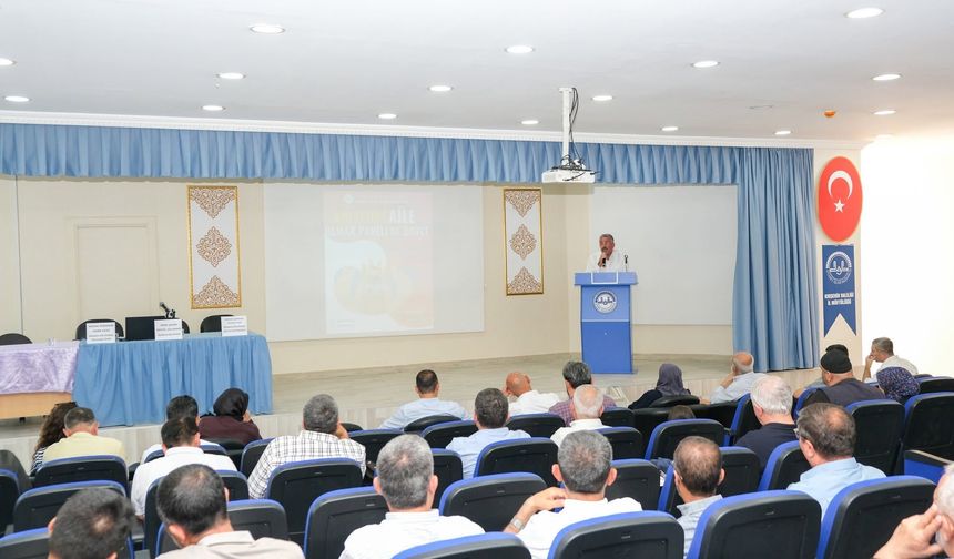 KIRŞEHİR’DE “BİR YETİME AİLE OLMAK” PANELİ DÜZENLENDİ