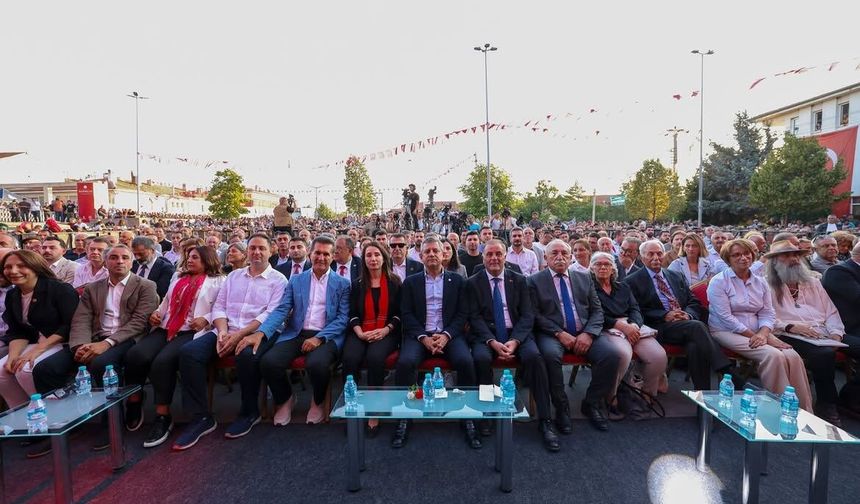 Metin İlhan ve Özgür Özel Hacı Bektaş Veli Etkinliğinde Yer Aldı