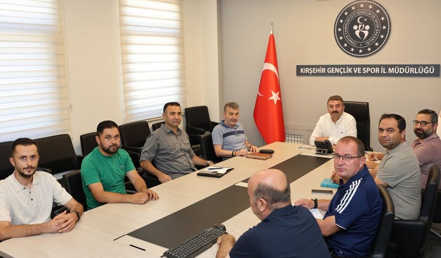 KIRŞEHİR’DE GENÇLİK VE SPOR YATIRIMLARI MASAYA YATIRILDI